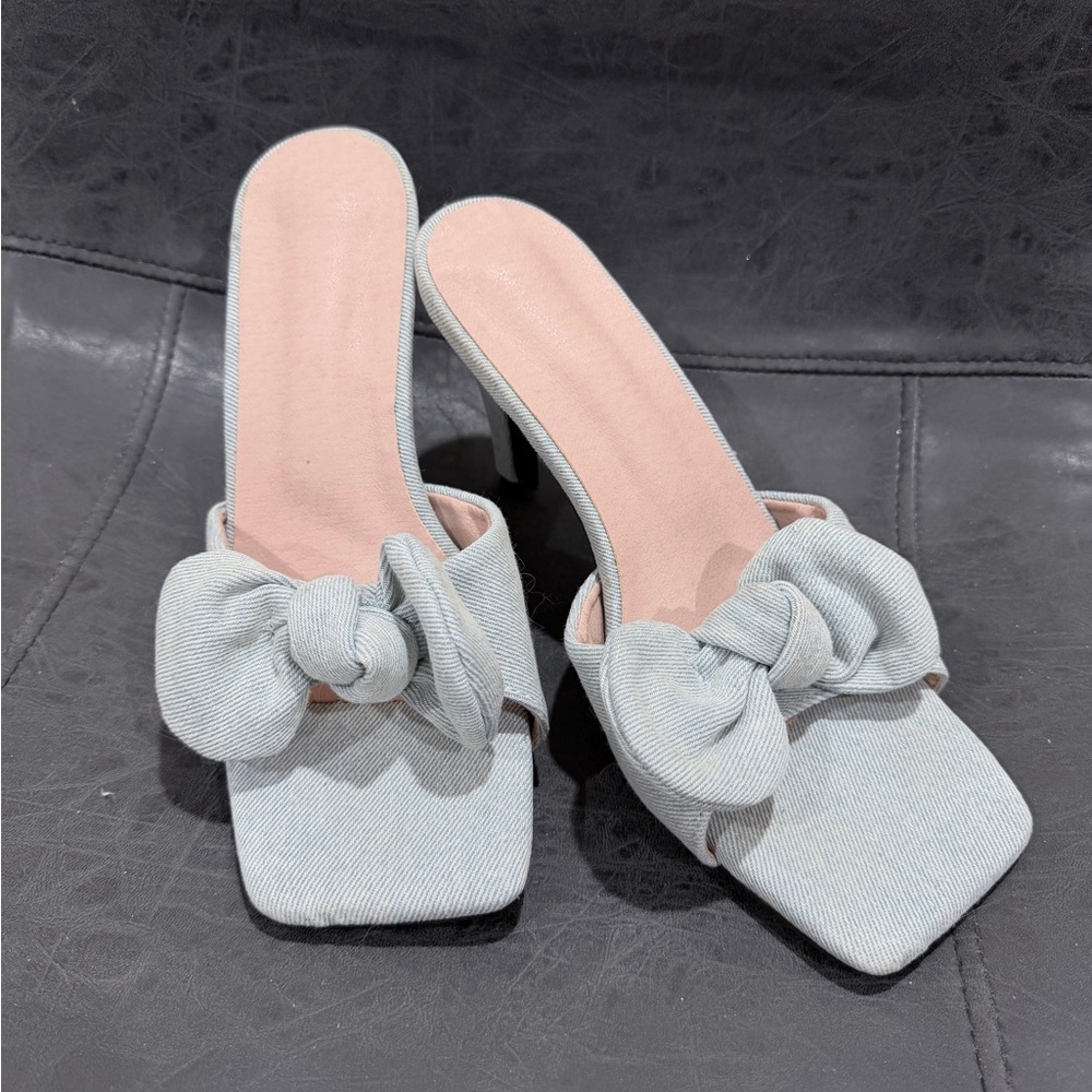 Chic Bow Accent Women's Heels